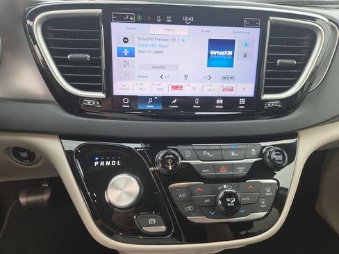 Certified 2023 Chrysler Pacifica Touring-L FWD image 25