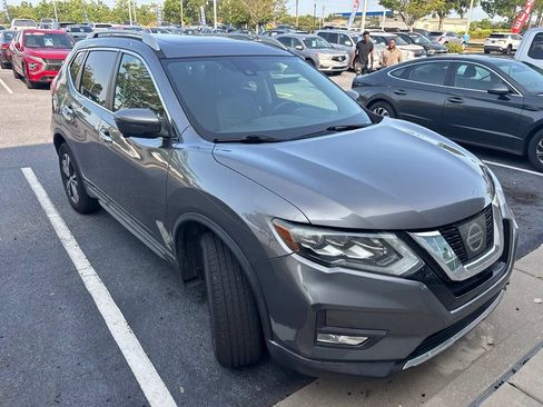 Used 2017 Nissan Rogue SL w/ SL Premium Package AWD/4WD image 2