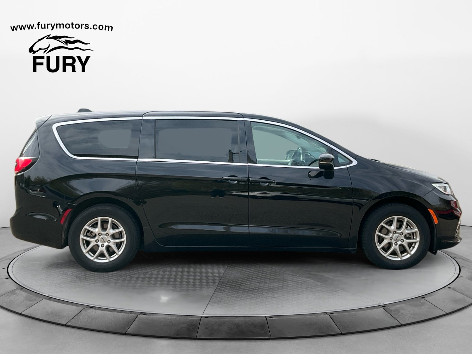 Used 2024 Chrysler Pacifica Touring-L FWD image 3