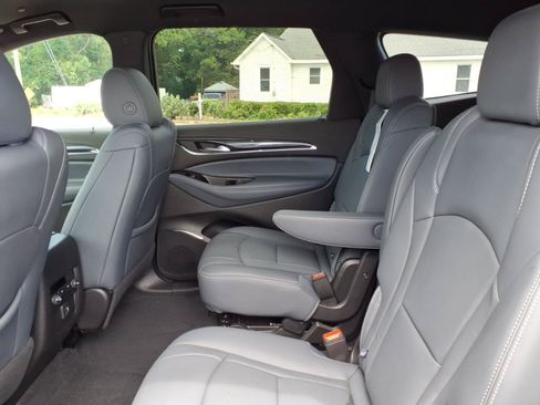 Used 2023 Buick Enclave Essence FWD image 9