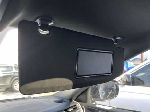 Used 2023 Jeep Grand Cherokee L Laredo image 32