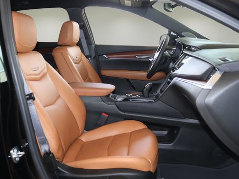 Certified 2025 Cadillac XT5 Premium Luxury FWD image 17