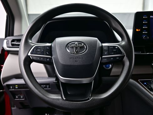 Used 2021 Toyota Sienna LE image 24