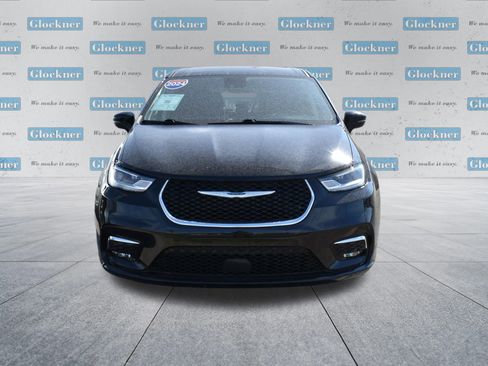 Used 2024 Chrysler Pacifica Touring-L FWD image 2