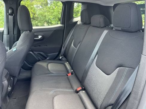 Used 2021 Jeep Renegade Latitude AWD/4WD image 11