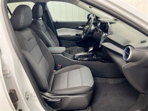 Used 2024 Chevrolet Trax LT w/ Driver Confidence Package image 21