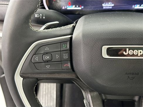 Used 2023 Jeep Grand Cherokee L Limited w/ Black Appearance Package image 23