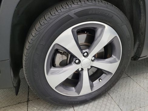 Used 2020 Jeep Cherokee Limited image 31