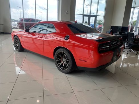 Used 2016 Dodge Challenger SRT Hellcat RWD image 4