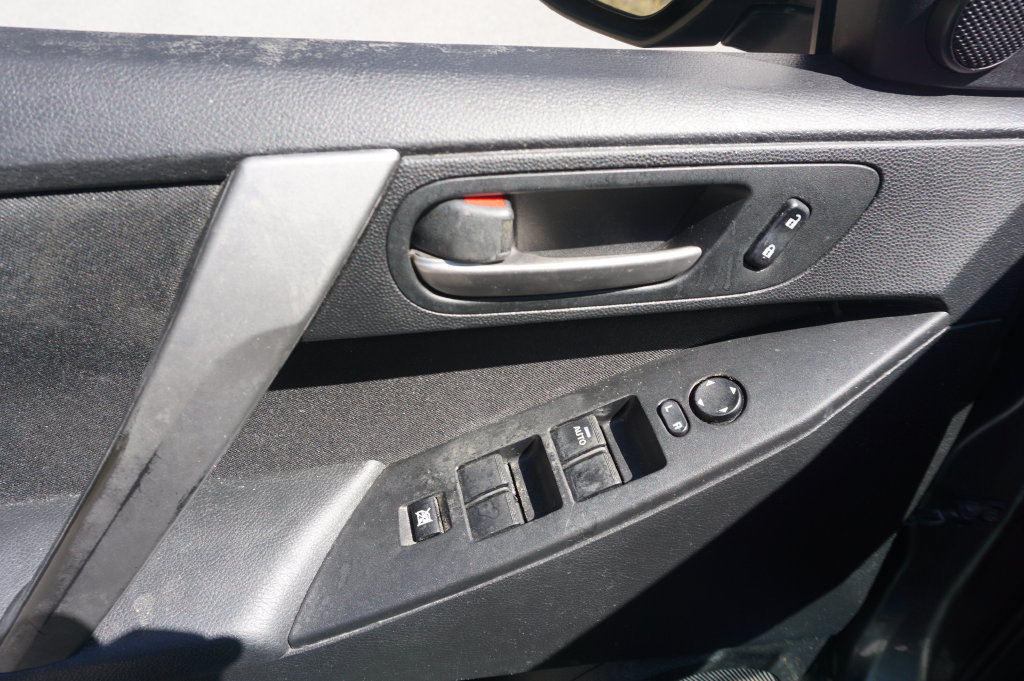 Used 2012 MAZDA MAZDA3 s Touring FWD image 3