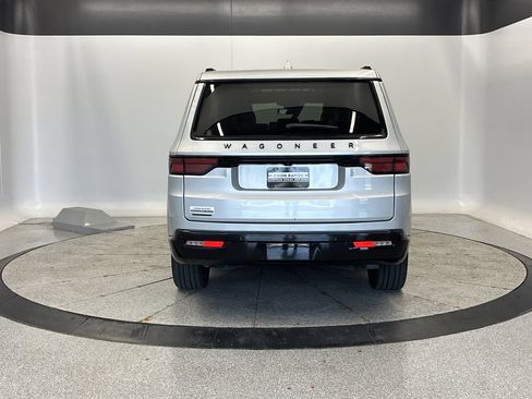 Used 2023 Jeep Wagoneer Series II AWD/4WD image 4