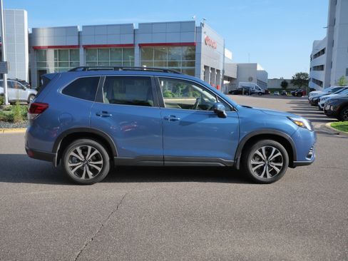 Used 2023 Subaru Forester Limited AWD/4WD image 9