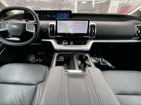 Used 2025 Ford Expedition Max Platinum image 9