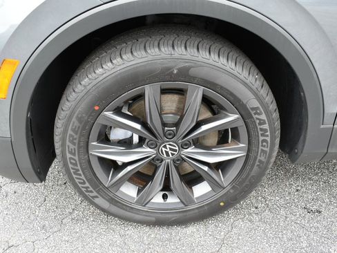 Used 2023 Volkswagen Tiguan SE w/ Panoramic Sunroof Package FWD image 34