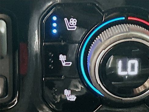 Used 2024 Chevrolet Silverado 2500 High Country w/ Technology Package image 17