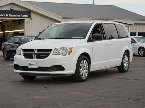 Used 2018 Dodge Grand Caravan SE w/ UConnect Hands-Free Group FWD image 7