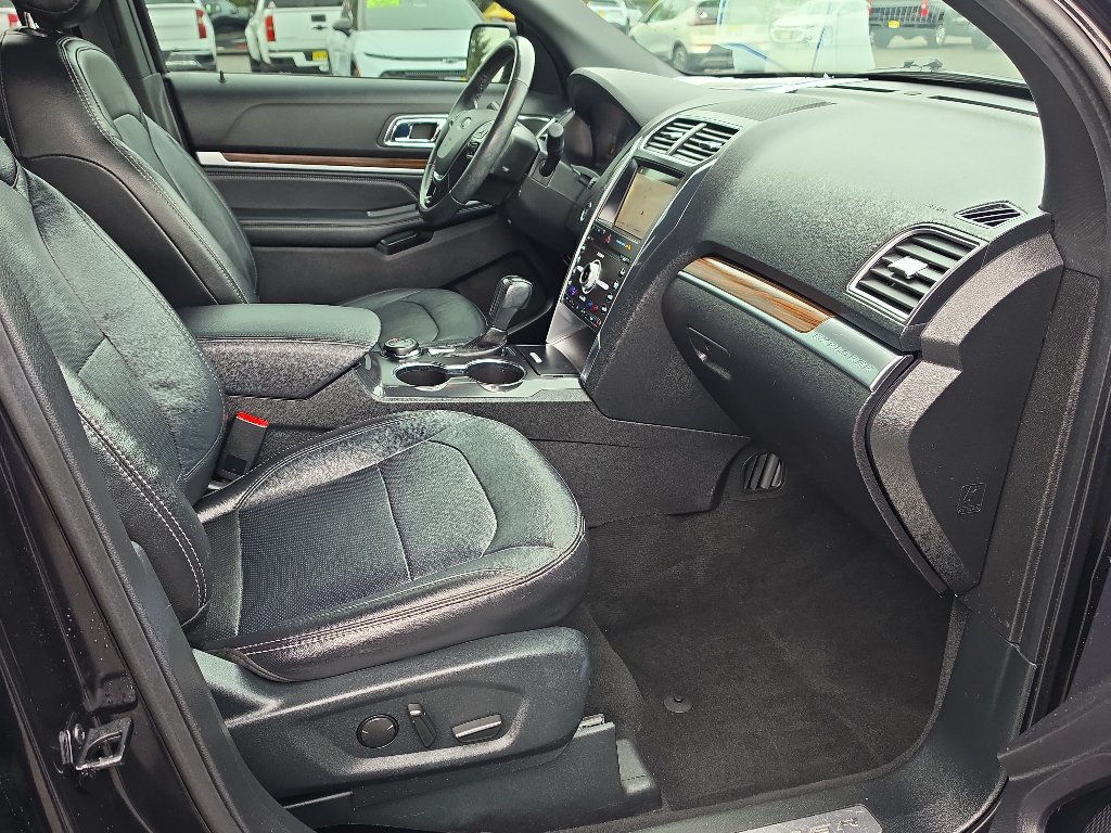 Used 2019 Ford Explorer Limited w/ Class III Trailer Tow Package AWD/4WD image 18