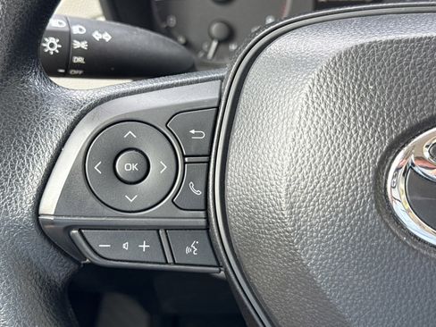 Used 2025 Toyota Corolla Cross L image 19