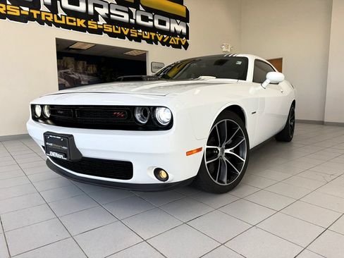 Used 2018 Dodge Challenger R/T Plus RWD image 40
