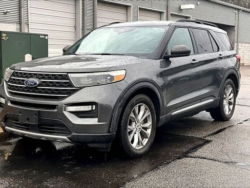 Used 2020 Ford Explorer XLT w/ Equipment Group 202A image 2