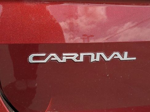 Used 2024 Kia Carnival LX FWD image 12