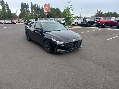 Certified 2023 Hyundai Elantra Blue FWD image 11