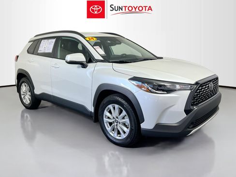 Used 2024 Toyota Corolla Cross LE image 1