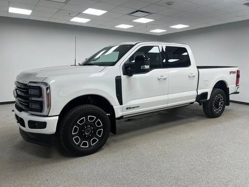 Used 2025 Ford F350 Platinum AWD/4WD image 6