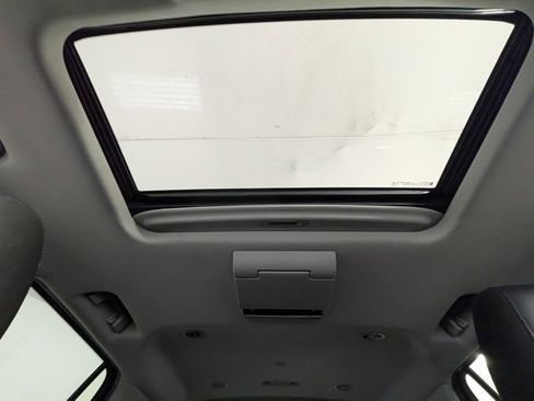 Used 2017 Cadillac Escalade Premium Luxury image 8