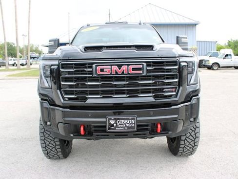 Used 2025 GMC Sierra 2500 AT4 w/ AT4 Premium Plus Package AWD/4WD image 2