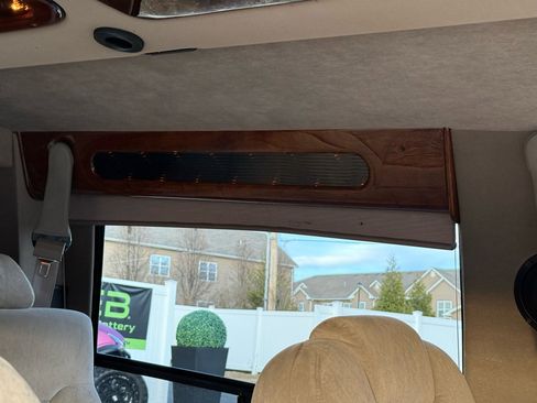 Used 2002 Chevrolet Express 2500 w/ Preferred Equipment Group 2 image 38