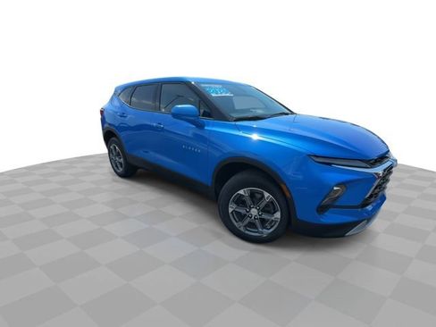 Certified 2025 Chevrolet Blazer LT FWD image 2