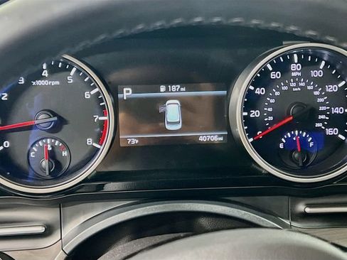 Certified 2023 Kia Carnival EX FWD image 12