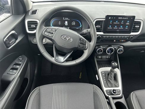 New 2025 Hyundai Venue Limited image 4