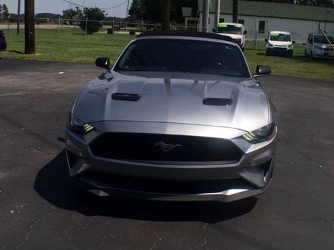 Used 2020 Ford Mustang Premium image 3