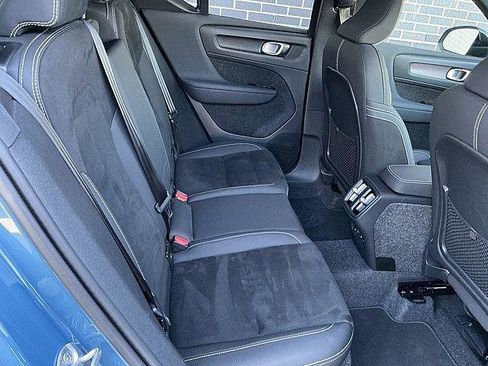 Certified 2025 Volvo XC40 B5 Plus AWD/4WD image 19