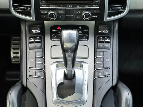 Used 2013 Porsche Cayenne Turbo image 16