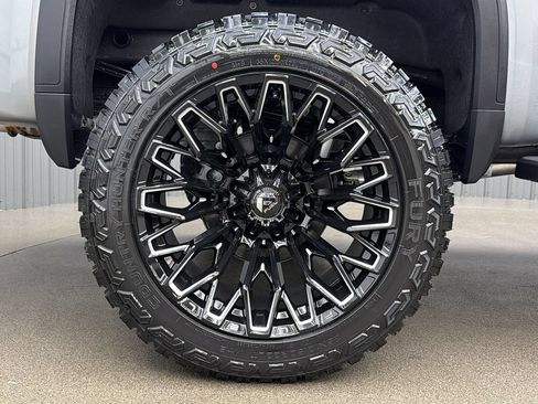 Used 2026 GMC Sierra 1500 SLT AWD/4WD image 11