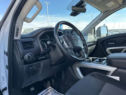 Used 2023 Nissan Titan SV w/ SV Convenience Package image 18