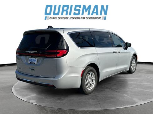 New 2026 Chrysler Pacifica Select FWD image 6