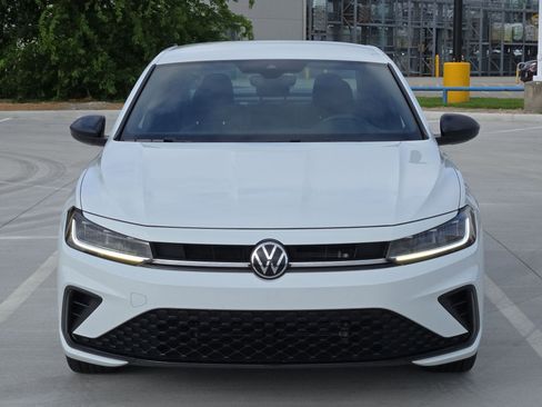 Used 2025 Volkswagen Jetta Sport image 10