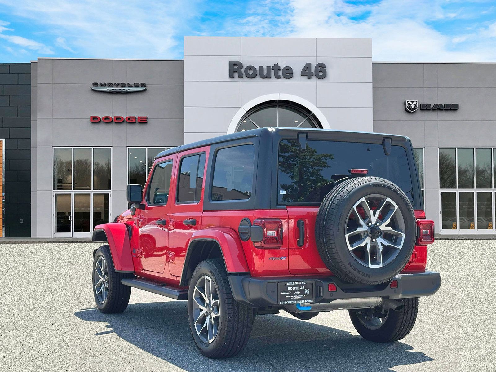 Used 2024 Jeep Wrangler Unlimited w/ Convenience Group AWD/4WD image 4