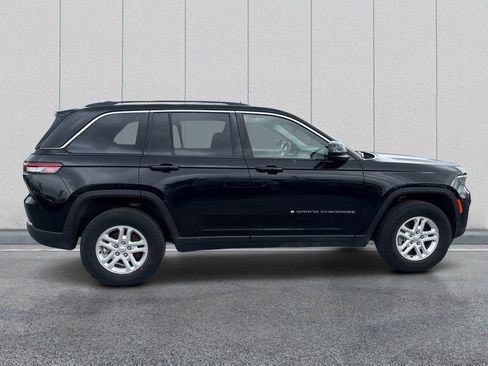 Used 2023 Jeep Grand Cherokee Laredo AWD/4WD image 8