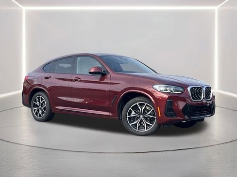 Used 2025 BMW X4 xDrive30i image 2