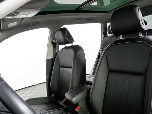 Certified 2023 Volkswagen Tiguan SE w/ Panoramic Sunroof Package FWD image 8
