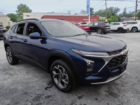 Certified 2024 Chevrolet Trax LT w/ Driver Confidence Package FWD image 3
