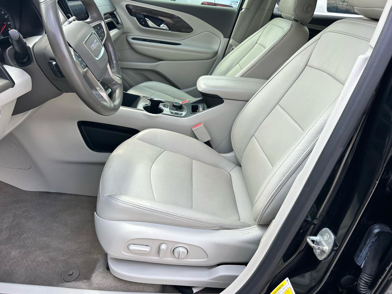 Used 2020 GMC Terrain Denali w/ Denali Premium Package FWD image 7
