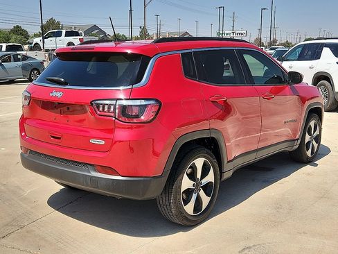 Used 2017 Jeep Compass Latitude w/ Popular Equipment Group FWD image 3