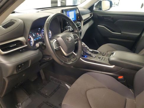 Certified 2023 Toyota Highlander LE image 16