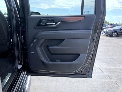 Used 2025 GMC Yukon XL Denali AWD/4WD image 17